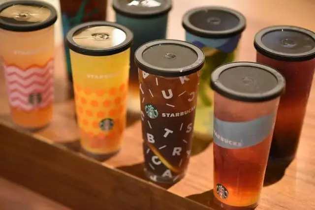 冰球革命，高效生產(chǎn)：大型杯裝冰球包裝設(shè)備助力飲料企業(yè)創(chuàng)新升級(jí)