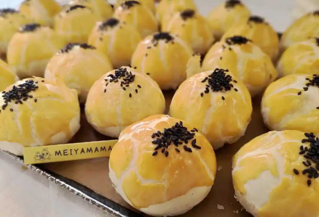 蛋黃酥月餅包裝機——傳統(tǒng)美味的現(xiàn)代封裝，守護經(jīng)典，傳遞心意